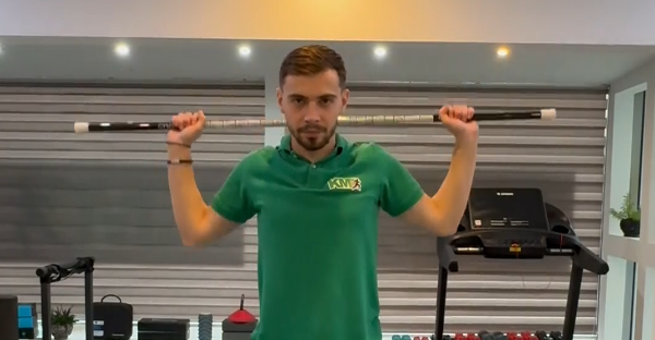 #10 Băț – după cap (Stick behind-the-head raise)