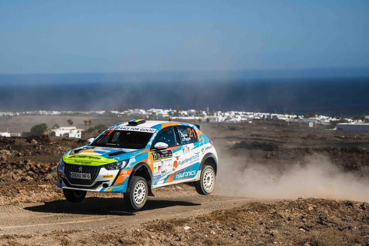 Javier Sosa se gradúa en Lanzarote y Javier Cañada toma el mando del DESAFÍO PEUGEOT