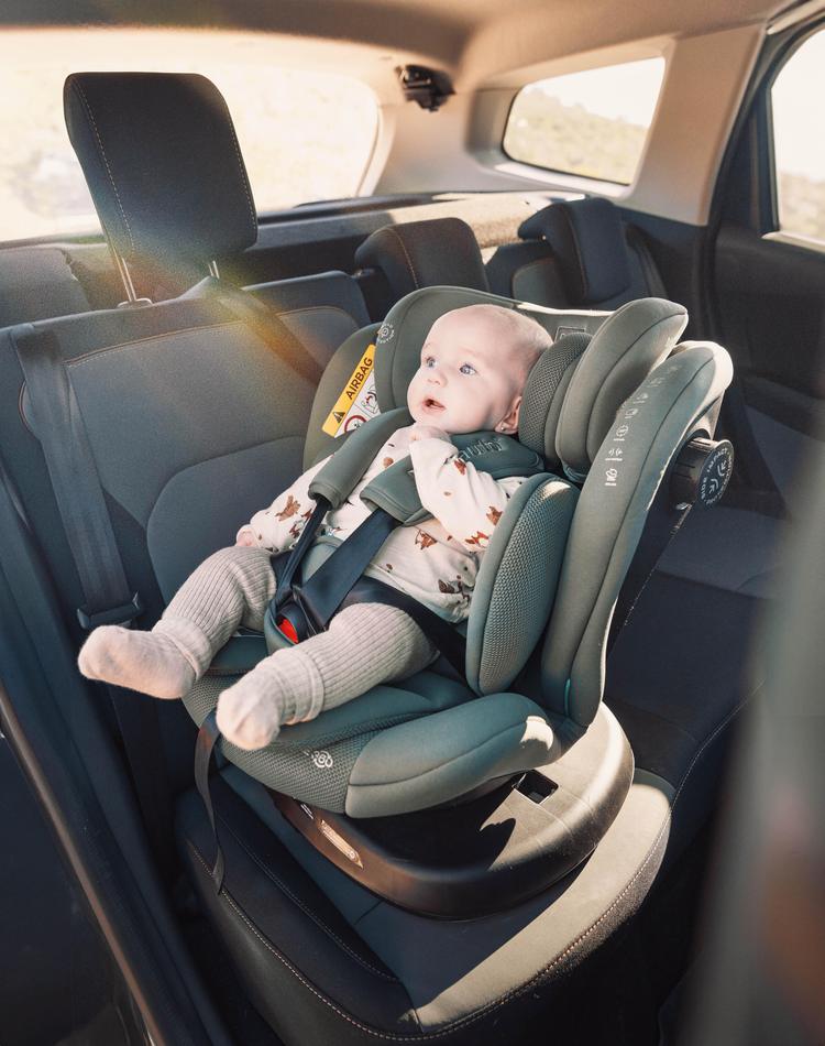 AESVi ofrece las claves para que los viajes en coche con menores sean seguros este verano