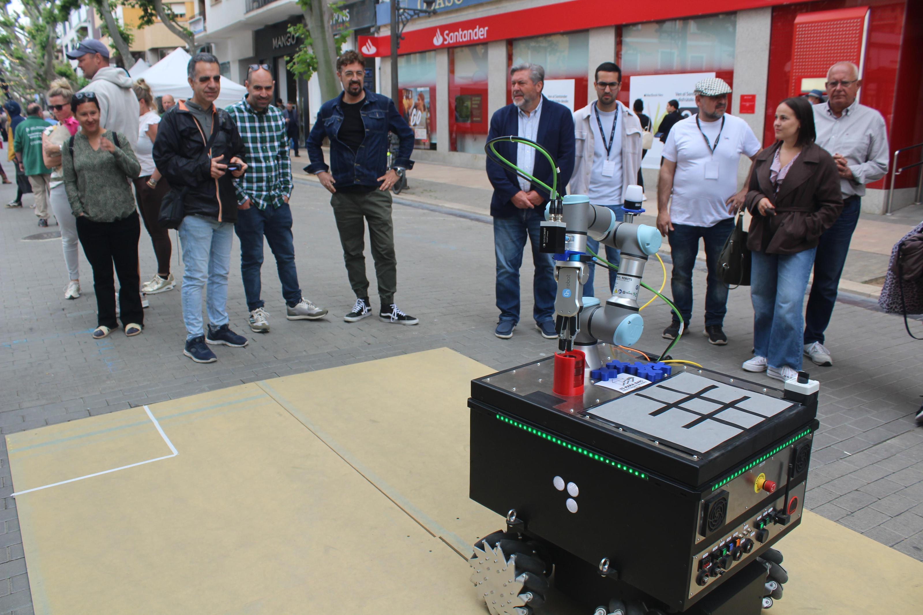 La Feria del Estudiantado toma el centro de Dénia y convierte sus calles en un escaparate de futuro