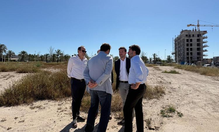 El Ayuntamiento inicia los trámites para construir una nueva zona deportiva con piscina en Puertas Coloradas