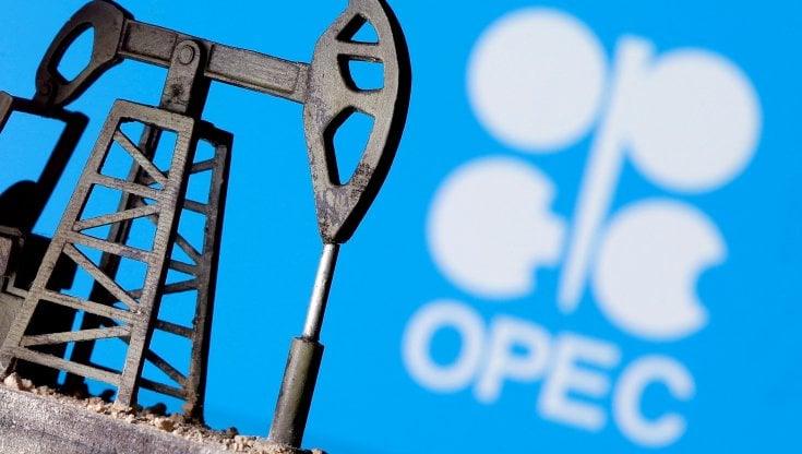 Oil up on supply limit fears