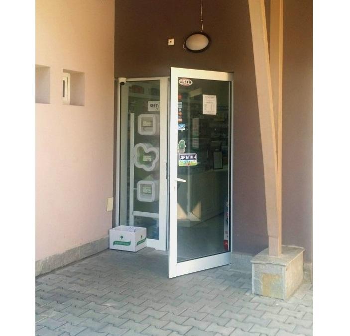 Аптеката в старозагорския квартал „Зора“ очаква да отвори врати отново