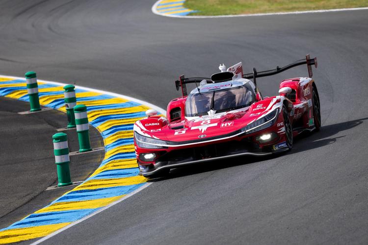 PRIMEROS TEST PARA TOYOTA RACING EN SU PREPARACIÓN PARA LAS 24 HORAS LE MANS