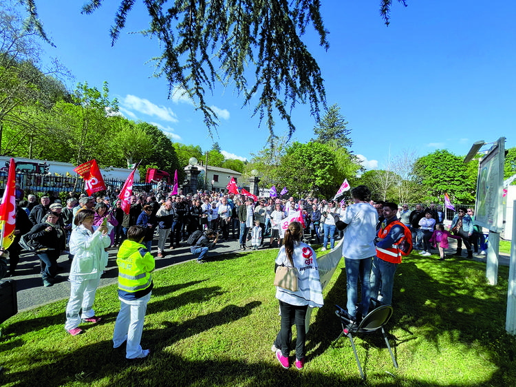Hopital Emile Borel : plus de 600 manifestants rassemblés pour "sauver notre hopital"