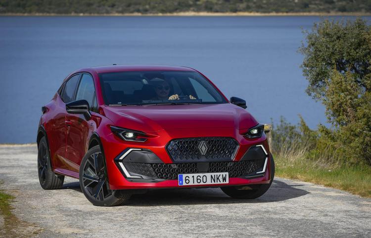 RENAULT CLIO VI: EL UTILITARIO CON ETIQUETA ECO QUE SE ADAPTA A CADA CONDUCTOR, DESDE EL AHORRO DEL GLP HASTA LA EFICIENCIA HÍBRIDA E-TECH
