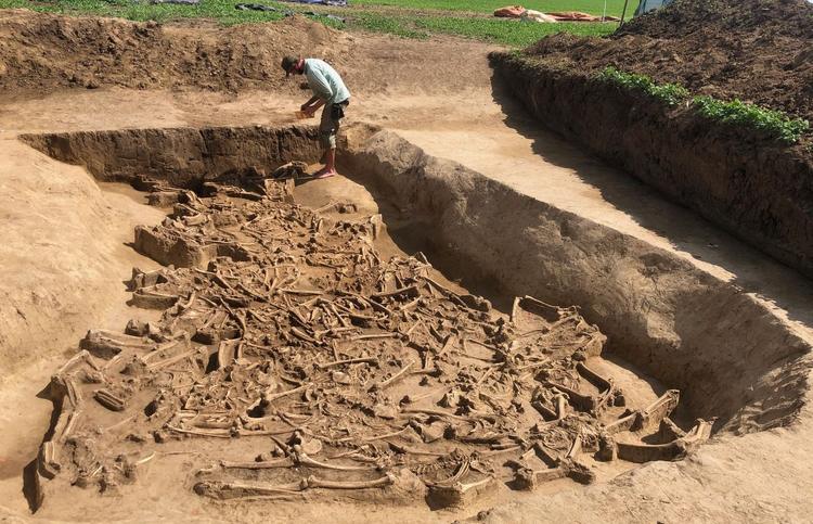 ARCHAEOLOGISTS FIND PREHISTORIC MASS GRAVE WITH HEADLESS SKELETONS