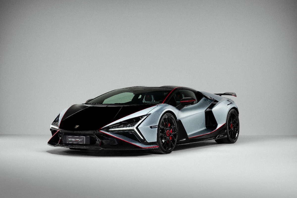 Bridgestone presenta el Potenza Race R: el semi-slick a medida para el Lamborghini Revuelto SV 2026