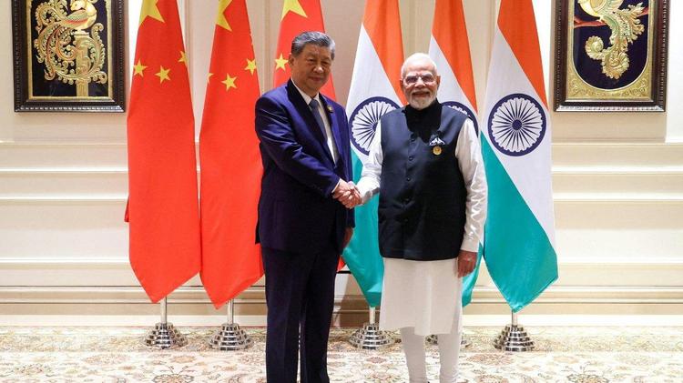 习近平抵达印度将与莫迪会面