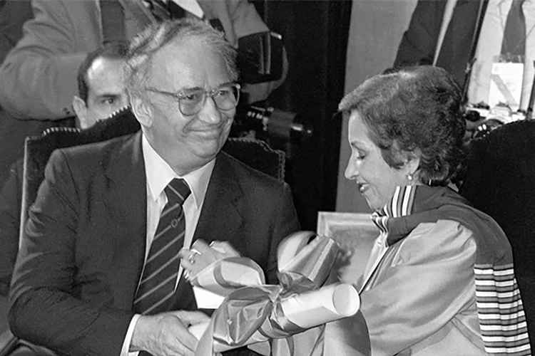 Belisario Betancur, Premio Príncipe de Asturias de Cooperación Internacional 1983
