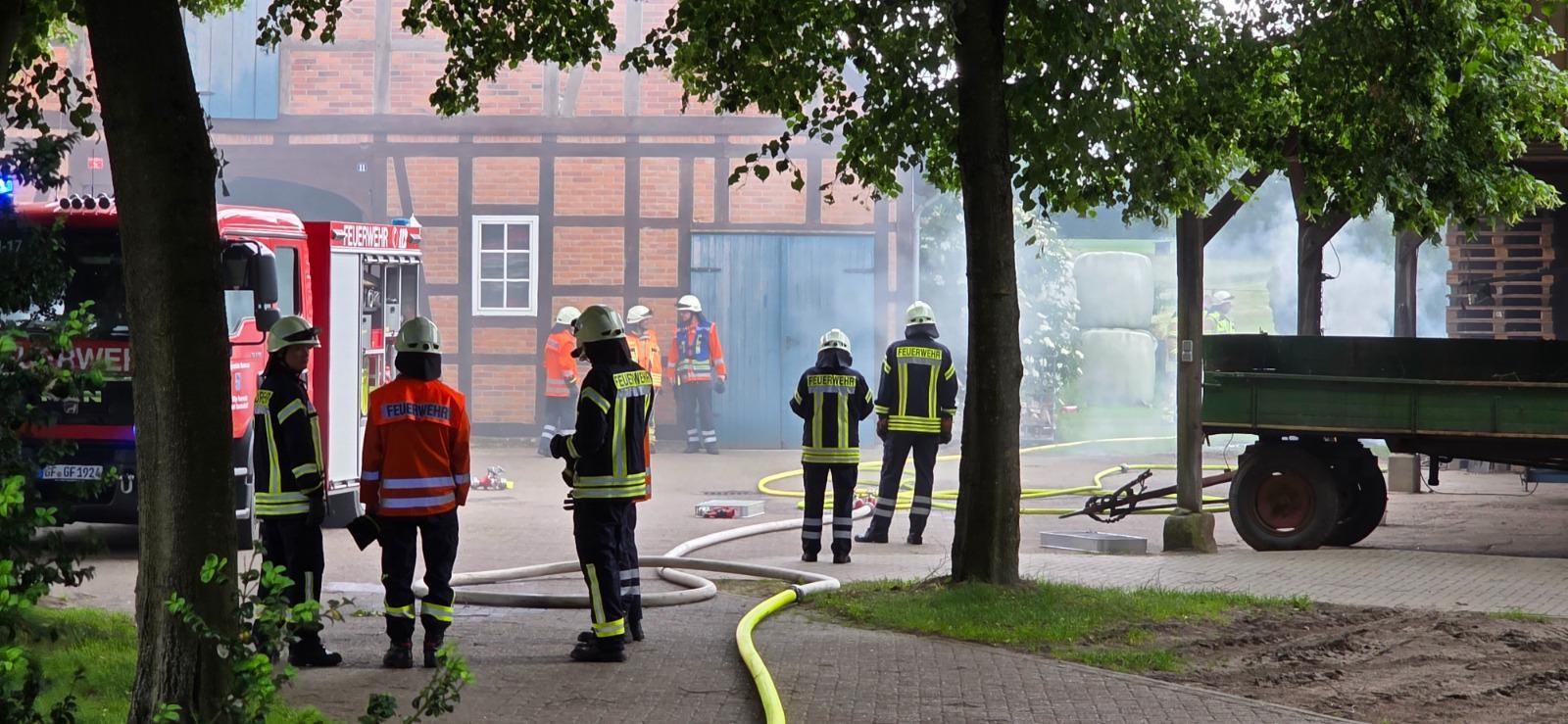 Strohballenbrand in Päse: Schnelles Eingreifen verhindert Schlimmeres