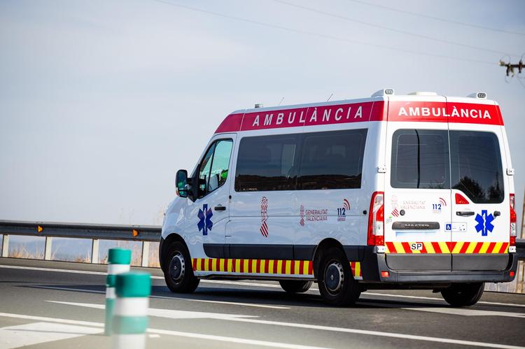 Muere una mujer de 34 años tras un accidente entre un coche y una moto en la AP-7 en Pedreguer
