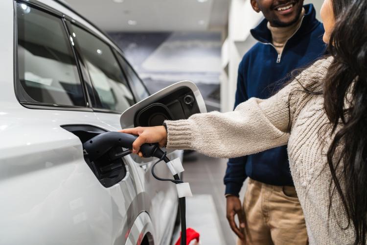 LOS TURISMOS ELECTRIFICADOS ACELERAN SU CRECIMIENTO Y ALCANZAN UN TERCIO DE LAS VENTAS EN SEPTIEMBRE