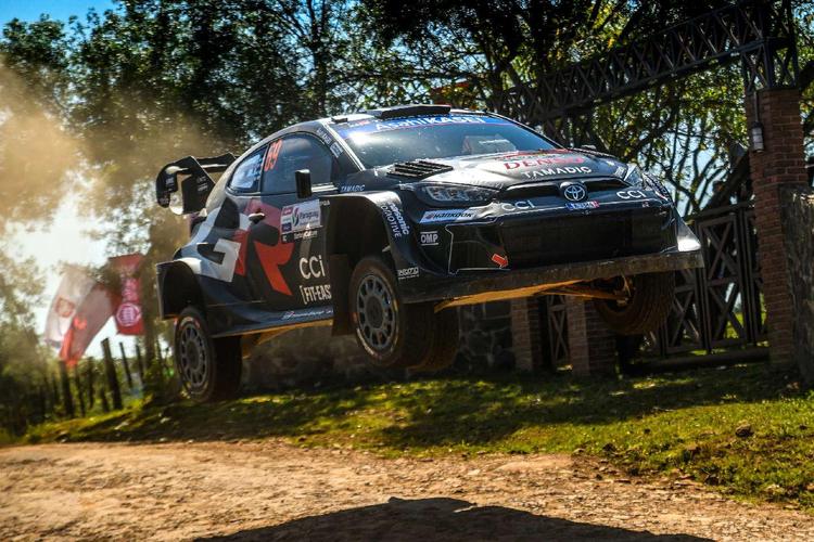 Kalle Rovanpera lidera y resiste la doble amenaza de Hyundai en la primera etapa del WRC ueno Rally del Paraguay