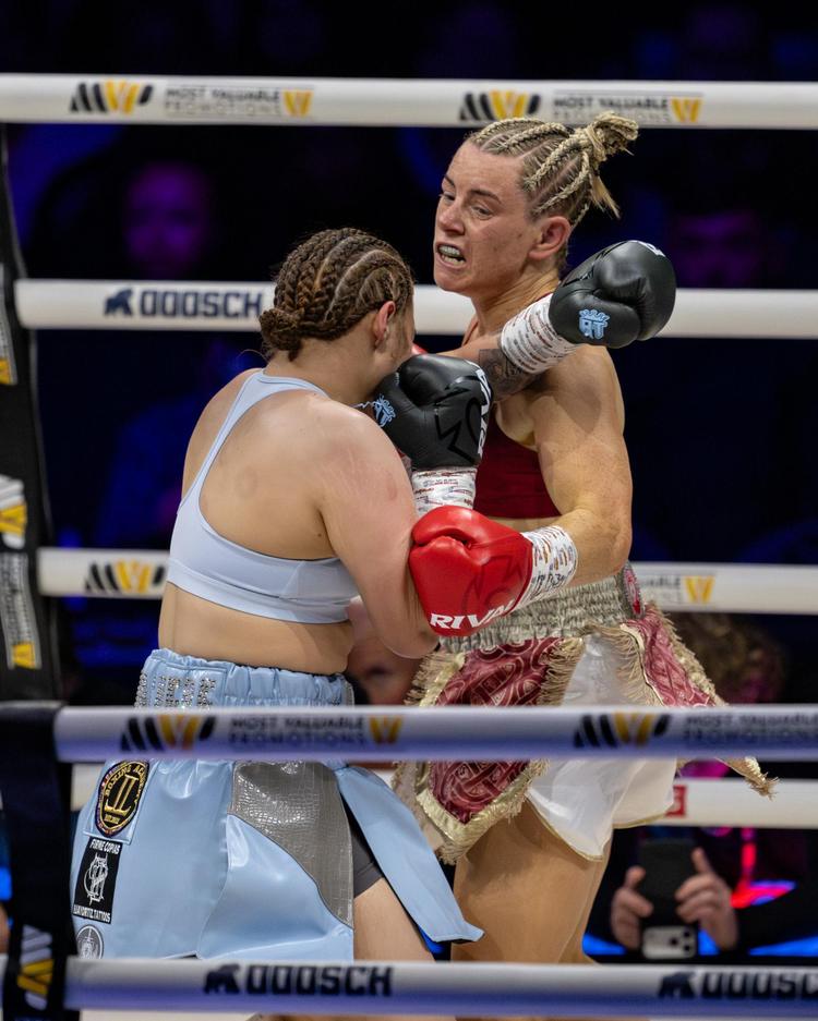 Fight of the year contention for Coventry's "Celtic Banshee" Jess Barry