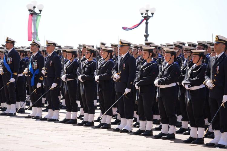 Taranto: Emozione e Orgoglio per il Solenne Giuramento degli Allievi della Marina Militare