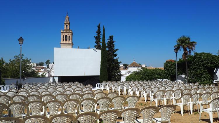 El Mirador de la Peña vuelve a convertirse en el gran cine al aire libre del verano