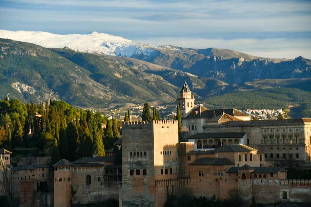 Descubriendo Granada: Consejos Esenciales para el Turista Aventurero
