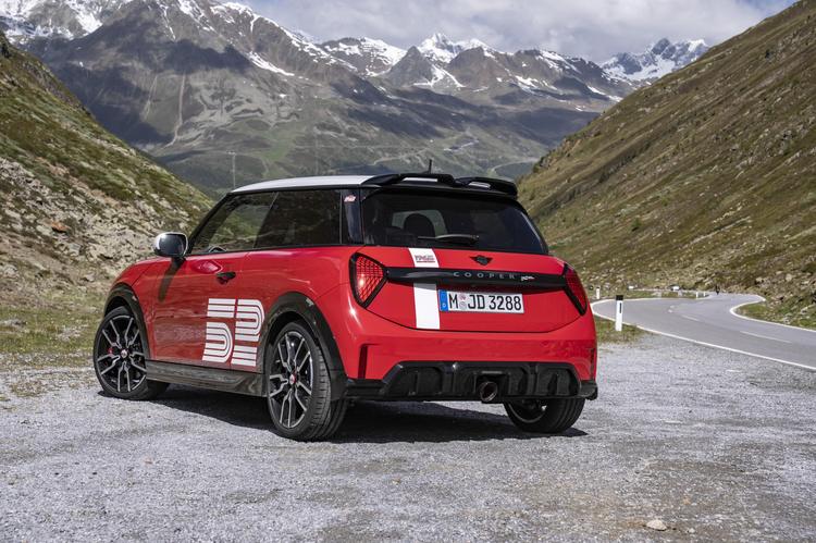 MINI 1965 VICTORY EDITION: UNA EDICIÓN ESPECIAL QUE DA CONTINUIDAD A UN RICO LEGADO EN EL MUNDO DEL AUTOMOVILISMO