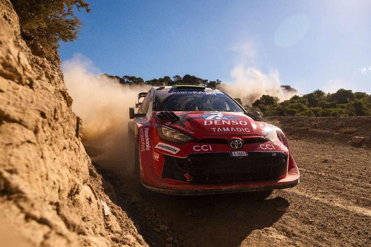 Evans, Pajari y Solberg luchan por el título del WRC en Cerdeña