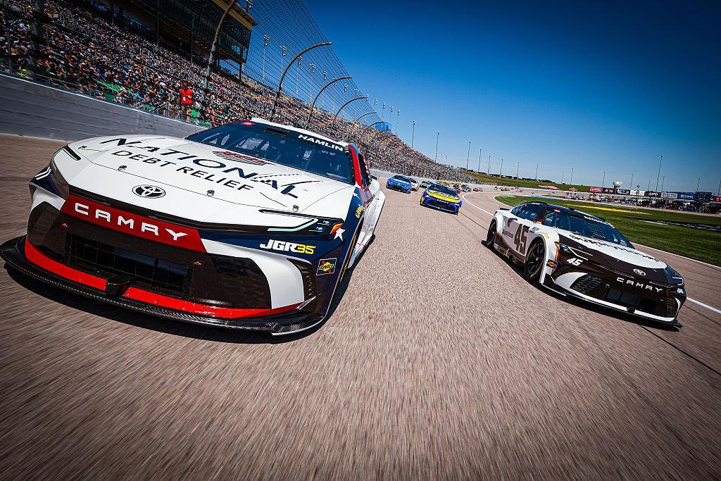 Toyota domina NASCAR con siete victorias en once carreras