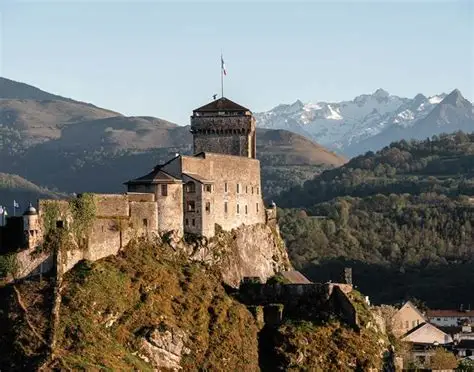 Haut Lieu Religieux de France : Château-Fort de Lourdes ( Guyenne-Gascogne-Comté de Foix )