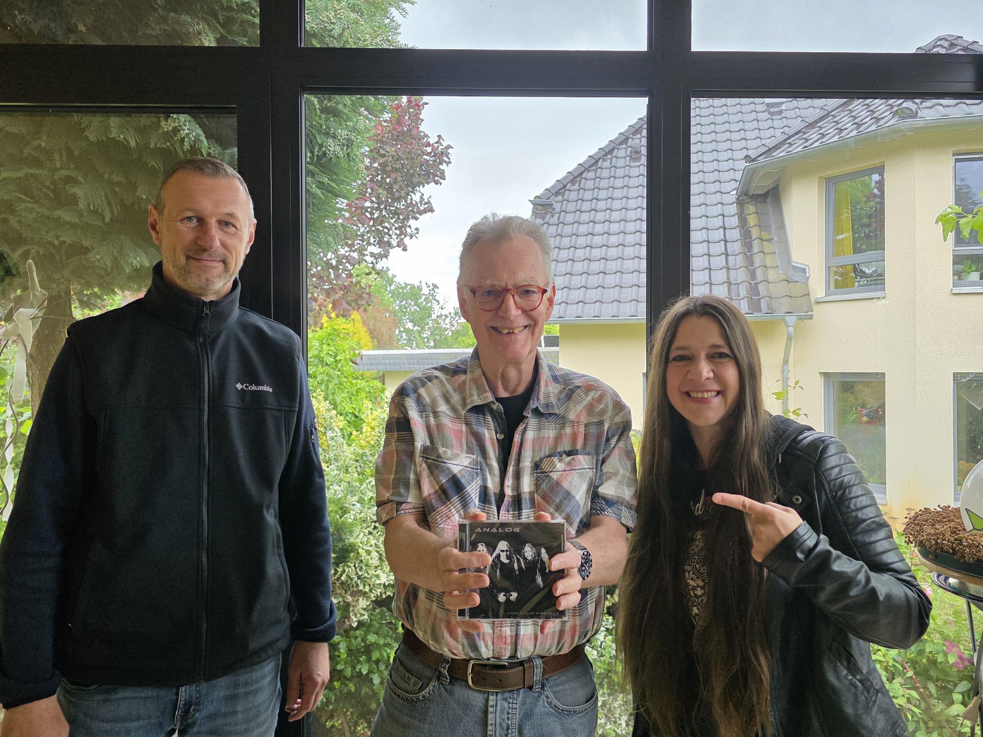 Rockige Überraschung: Frank Dumschat gewinnt CD mit Widmung
