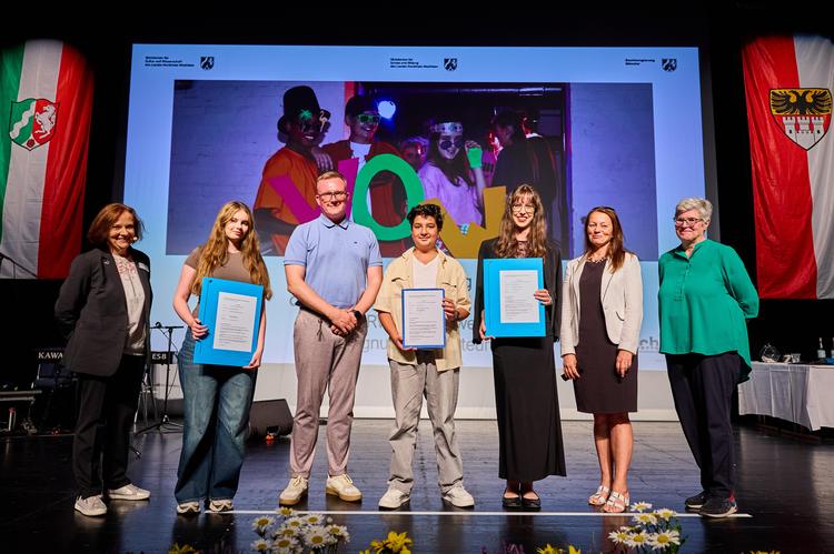 Die Städtische Gesamtschule Oelde wurde als Landessieger im NRW-Wettbewerb „Begegnung mit Osteuropa 2026“ ausgezeichnet