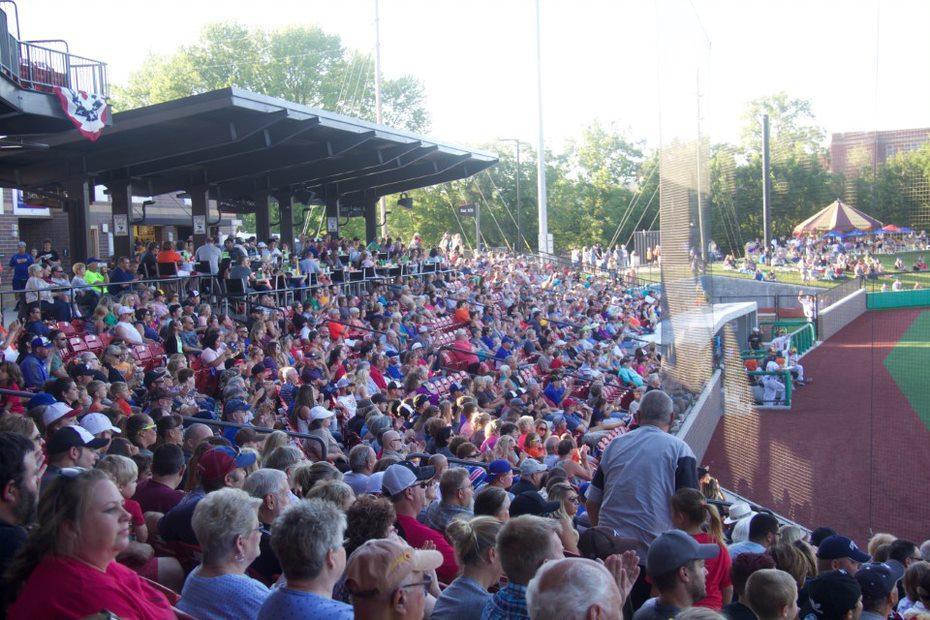 Baseball returns to Municipal Stadium