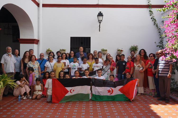 Recepción oficial a los niños y niñas saharauis que pasan este verano en Lebrija dentro del Programa de Vacaciones en Paz