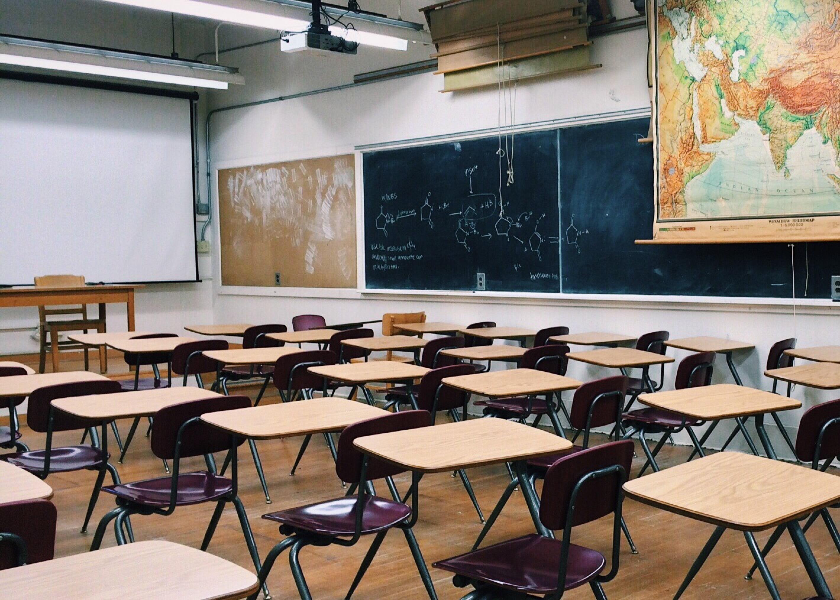Canarias lleva la salud a las aulas: nace la Comisión Gestora de Educación Autonómica