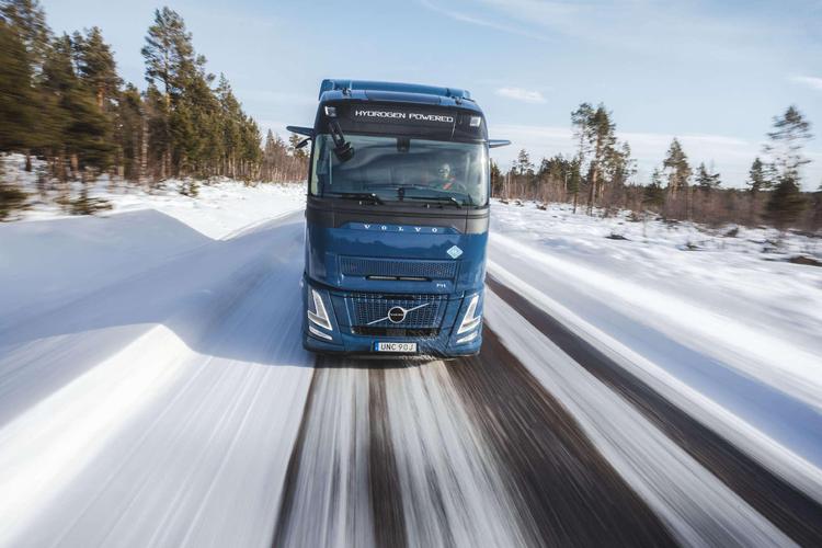 Volvo Trucks prueba en carretera sus camiones pesados de hidrógeno
