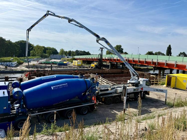 Een flinke betonklus voor de Lammebrug