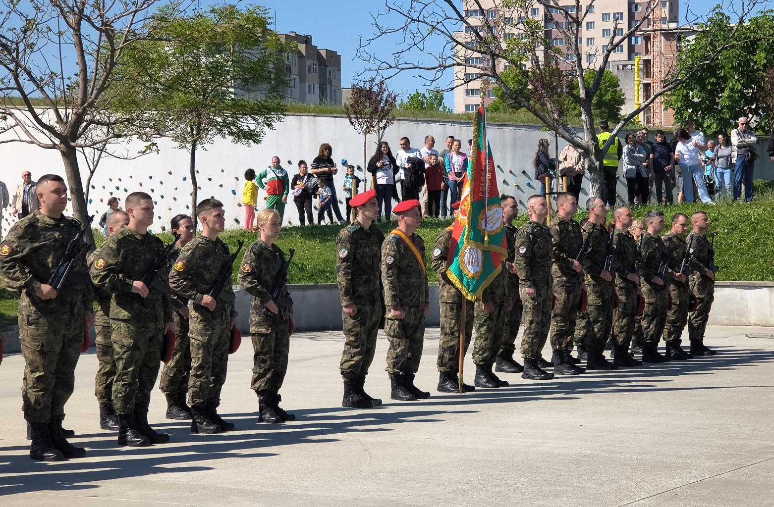 Втора Тунджанска механизирана бригада отбеляза 6 май с тържествен водосвет на бойните знамена