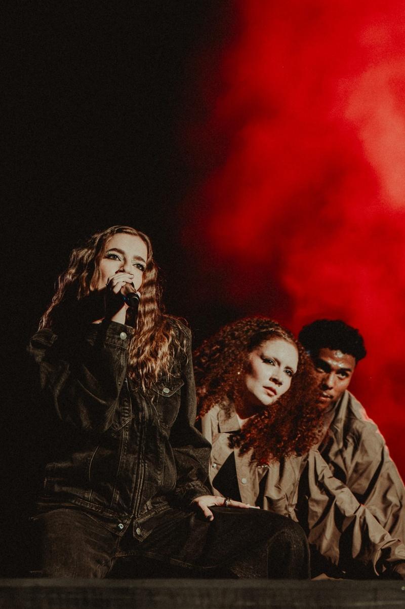 GIANA se emociona ao abrir show de ZAYN em São Paulo e vive momento histórico na carreira