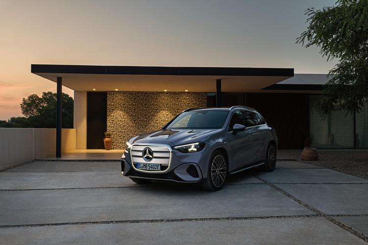 EL PILOTO DE FÓRMULA 1 KIMI ANTONELLI, PROTAGONISTA DE LA CAMPAÑA GLOBAL DEL NUEVO GLC ELÉCTRICO RODADA EN MADRID