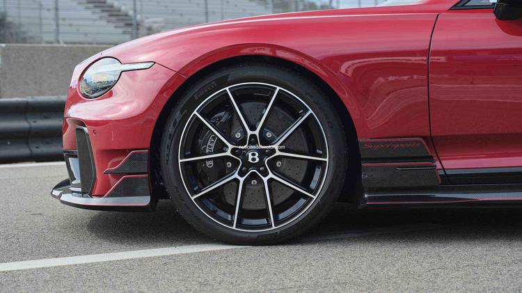 LOS PIRELLI P ZERO TROFEO RS LLEVAN AL EXTREMO LA ACELERACIÓN LATERAL DEL BENTLEY SUPERSPORTS: 1,3 G