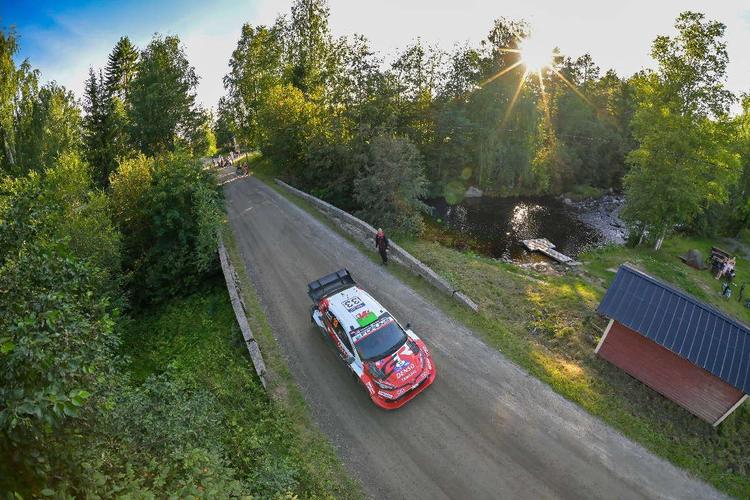 Elfyn Evans celebra el podio en Finlandia 2026: «El equipo arregló el coche tras mi error»
