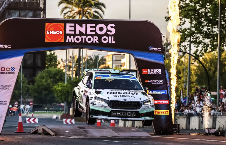 ESTRECHO MARCAJE DE "COHETE" SUAREZ AL LIDERATO DEL Rally Sierra Morena