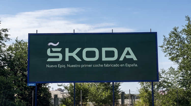 ŠKODA INCORPORA LA «Ñ» A SU LOGOTIPO PARA CELEBRAR SU PRIMER COCHE FABRICADO EN ESPAÑA