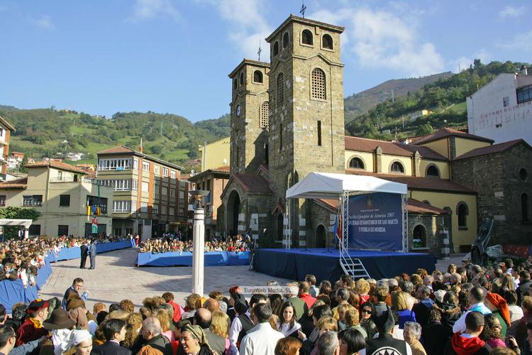 Sociedad Humanitarios de San Martín y pueblo de Moreda, Premio al Pueblo Ejemplar de Asturias 2007