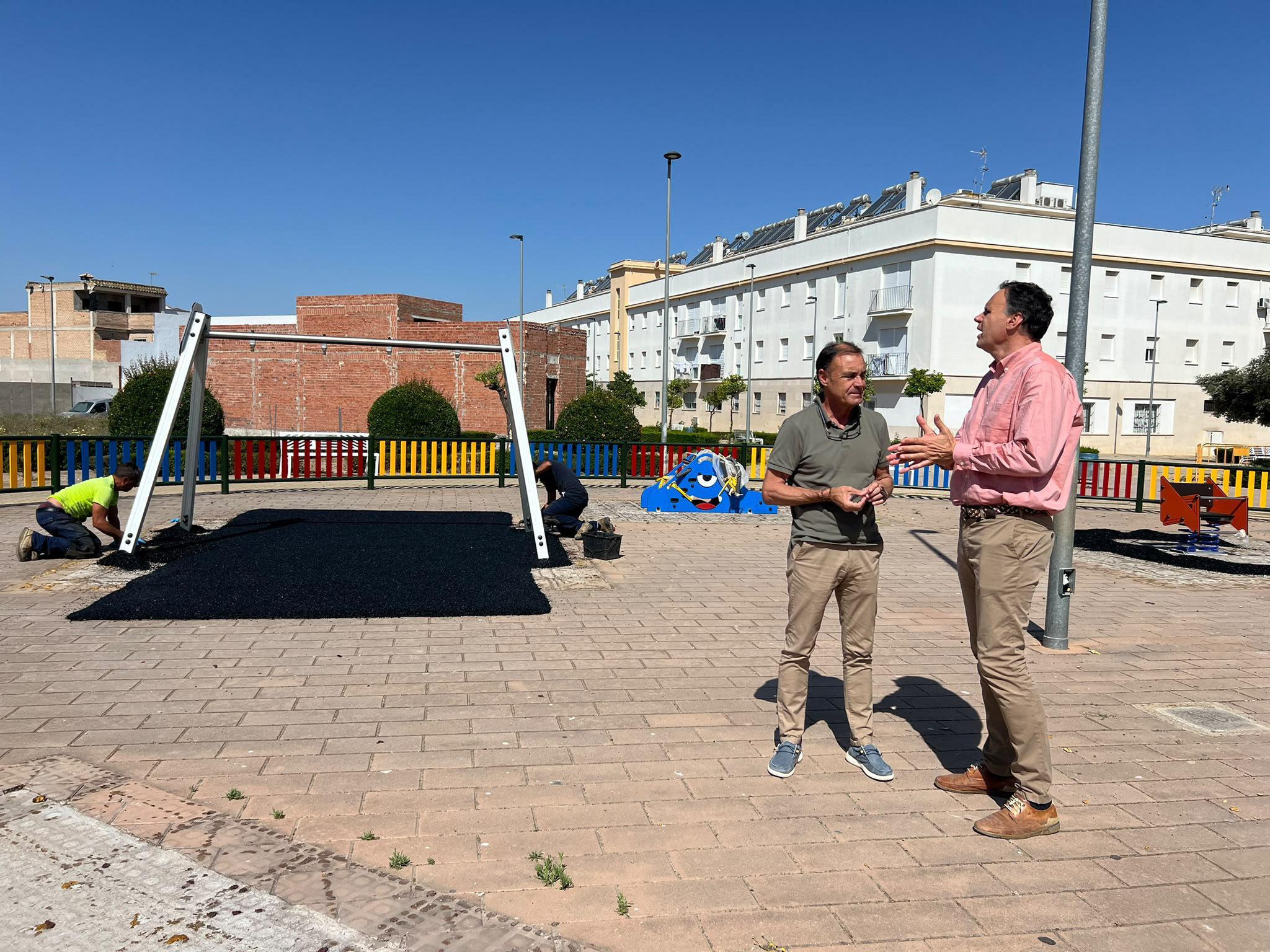 El Ayuntamiento continúa avanzando en la mejora de los parques públicos de Lebrija
