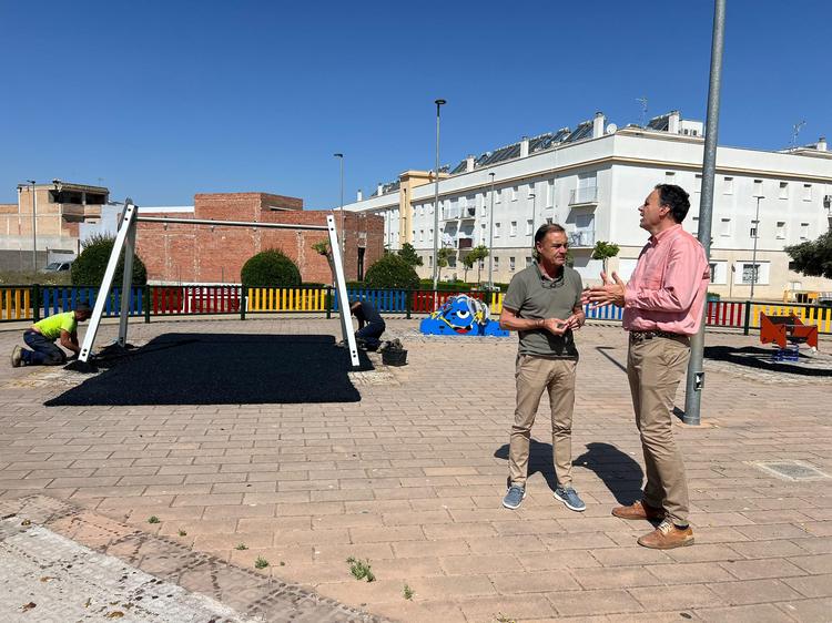 El Ayuntamiento continúa avanzando en la mejora de los parques públicos de Lebrija
