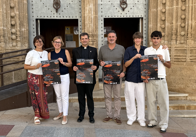 Xàbia enciende una noche mágica entre 16.000 velas