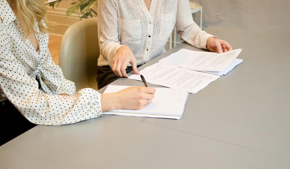 Déployer une IA : quinze clauses que le professionnel de l’information d’une entreprise doit exiger de ses fournisseurs