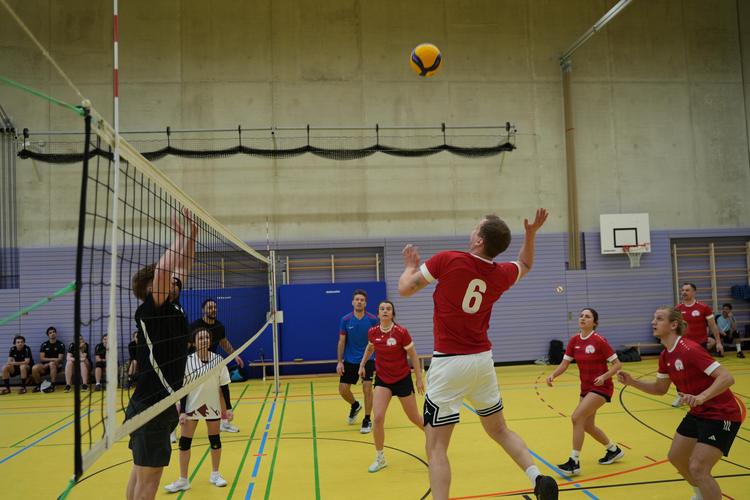 Schmettern, Baggern und beste Stimmung – das MLLV-Volleyballturnier 2026