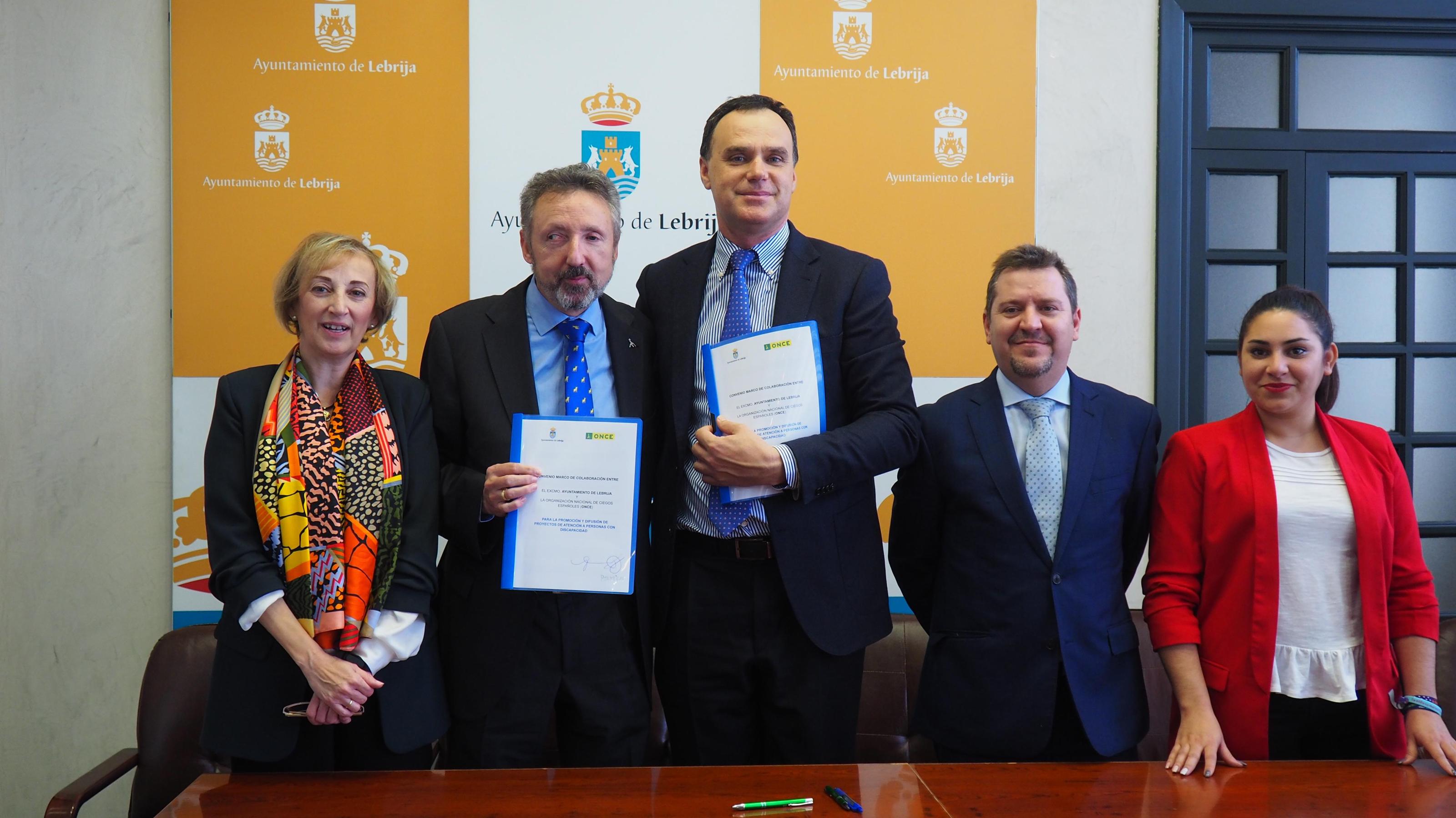 La ONCE y el Ayuntamiento de Lebrija firman un convenio en materia de ...
