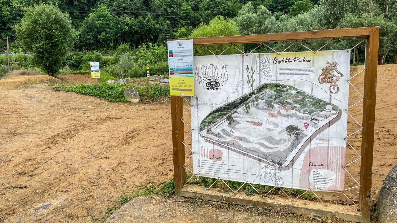 Bizikleta parkearen mantenu lanak