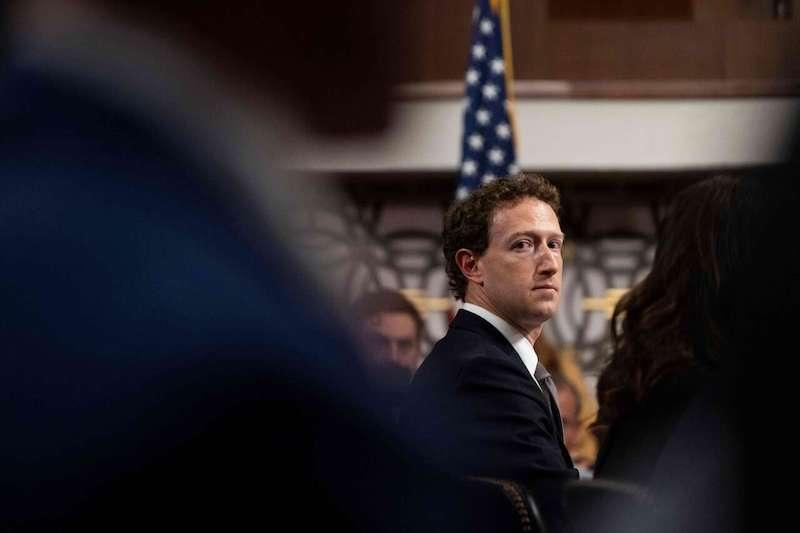 مارك زوكربيرغ يعتذر لضحايا الشبكات الاجتماعية خلال جلسة استماع في مجلس الشيوخ الأمريكي