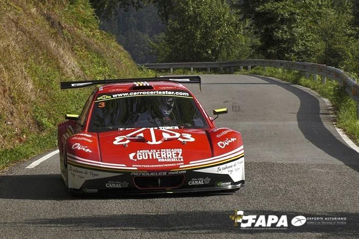 Adrián Artidiello gana en Castrillón por 0,999 segundos en la 25ª edición de la Subida
